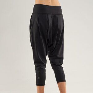 Lululemon Drop It Crop Harem Pant Black Size 2